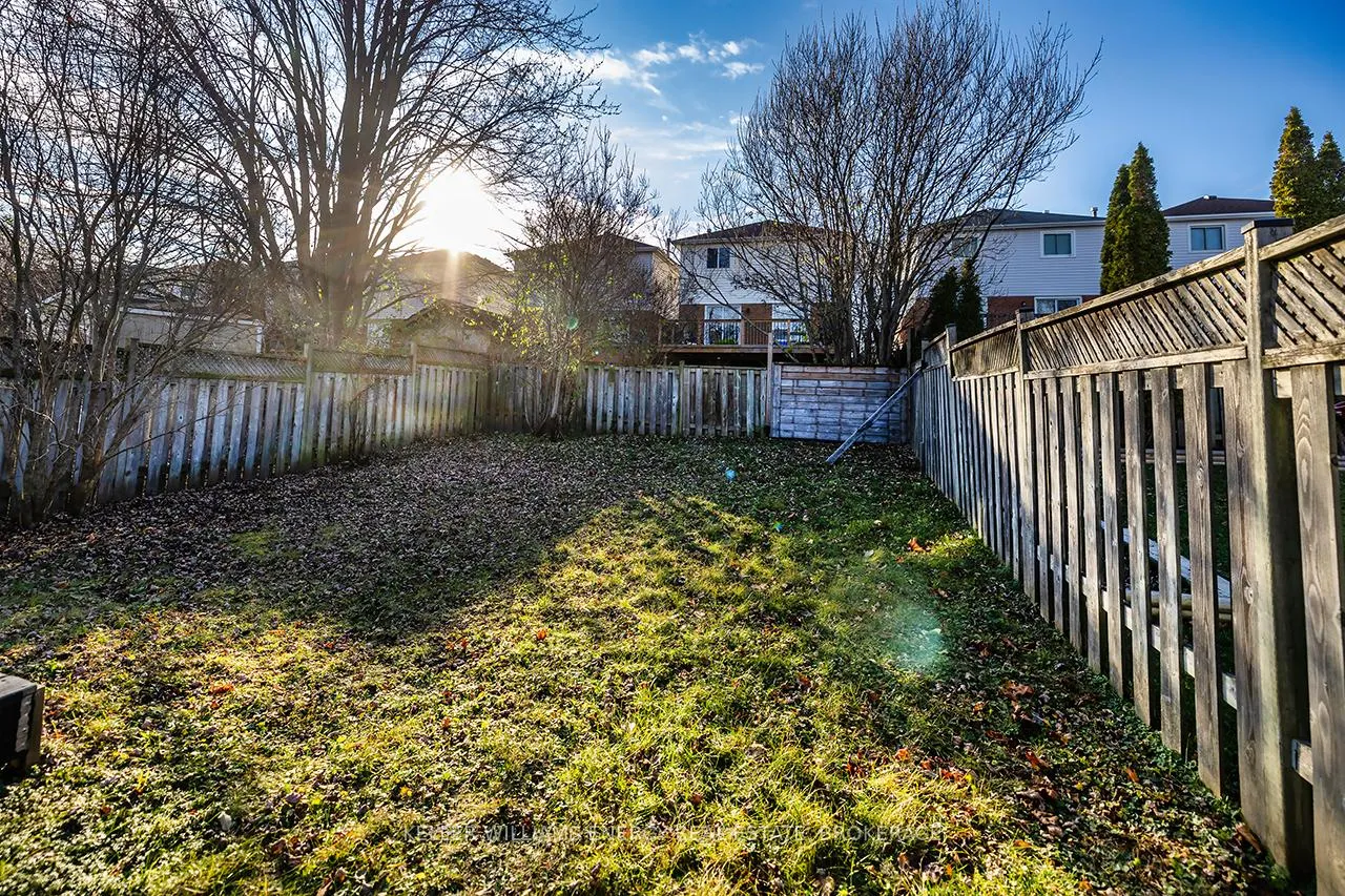 Photo 29 of 60 Champine Square, Clarington, Bowmanville — HOMEH