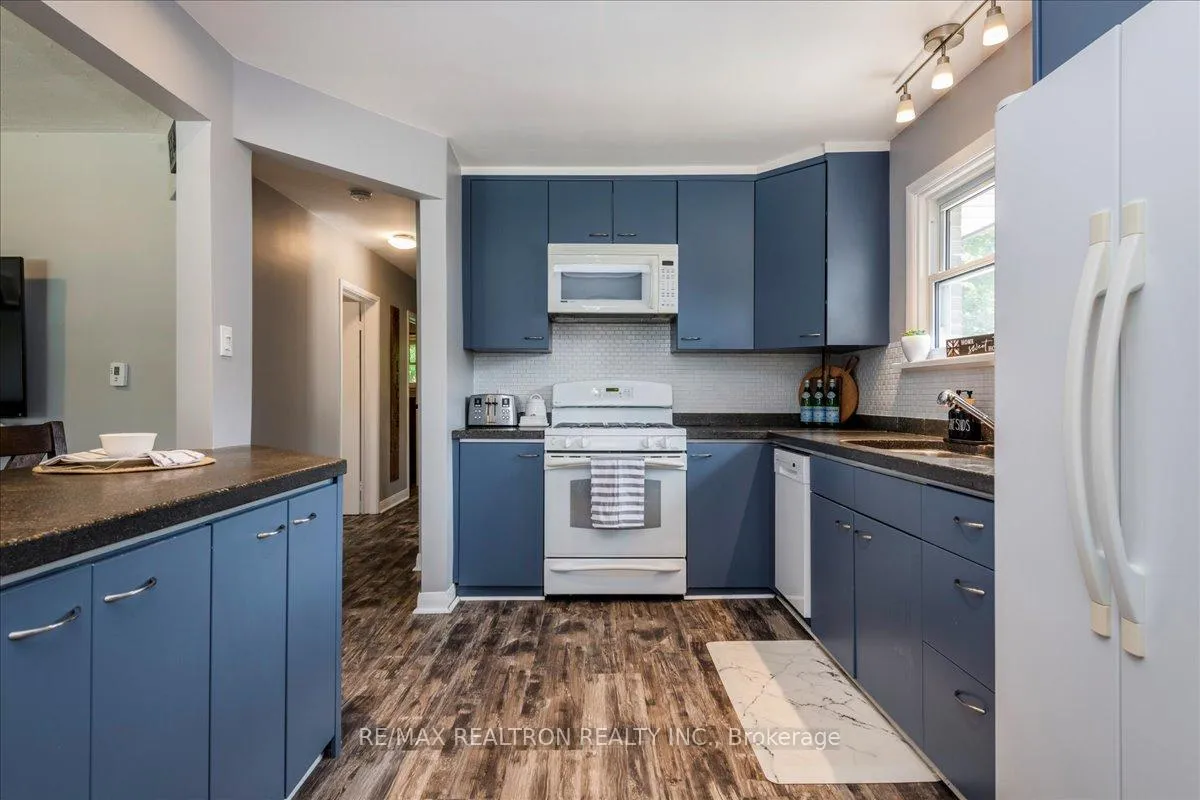 Photo 12 of 467 Irwin Street, Midland — HOMEH