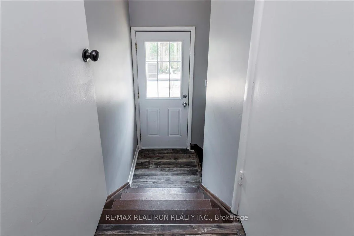 Photo 17 of 467 Irwin Street, Midland — HOMEH