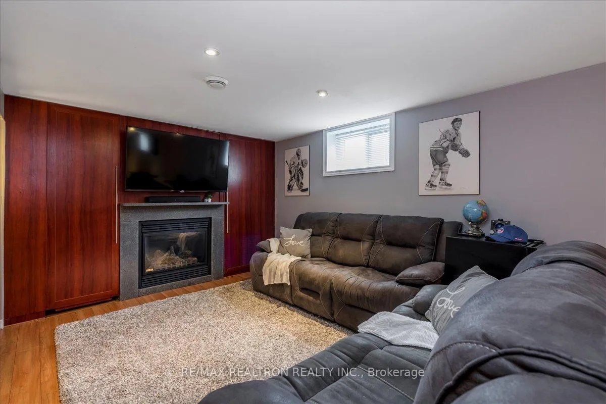 Photo 21 of 467 Irwin Street, Midland — HOMEH