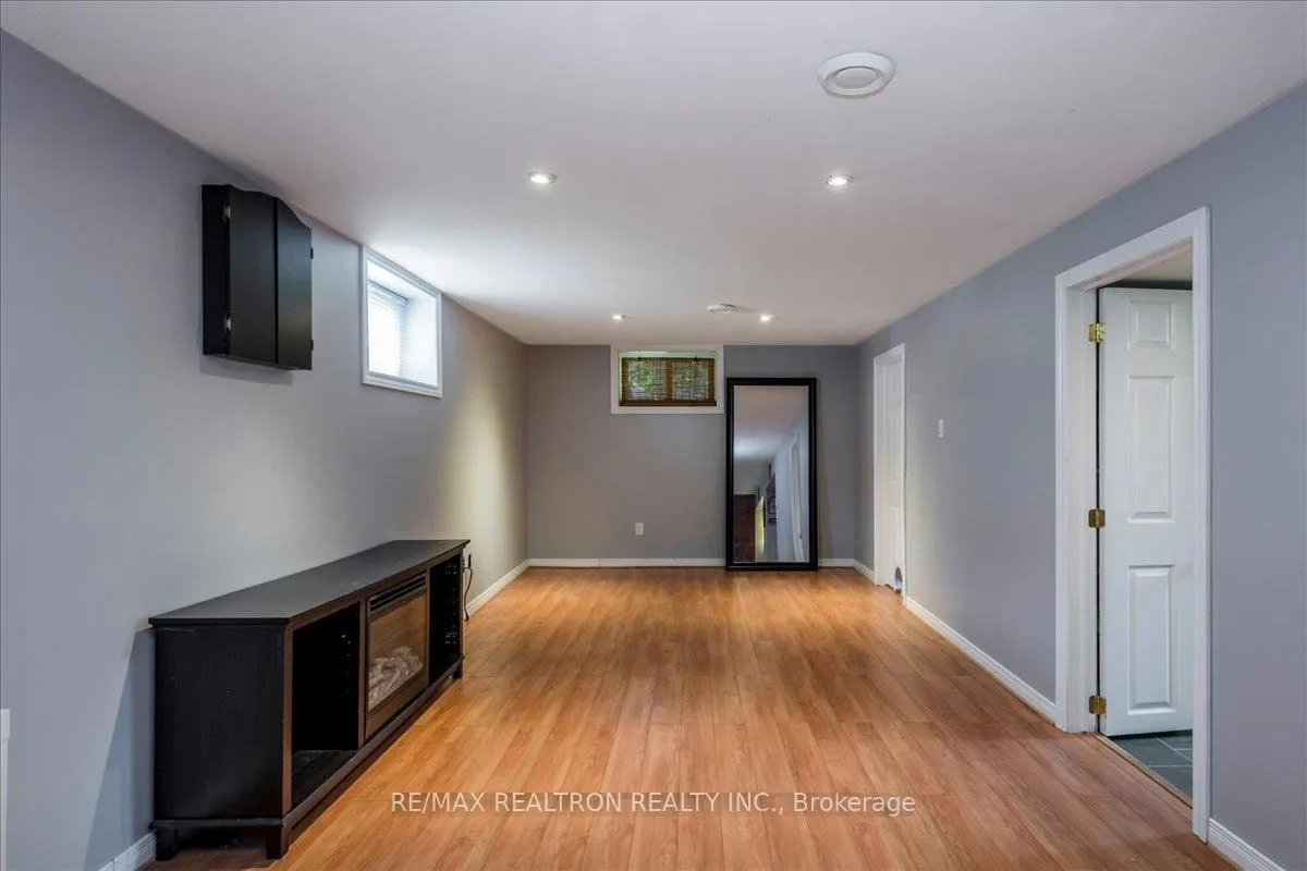 Photo 23 of 467 Irwin Street, Midland — HOMEH