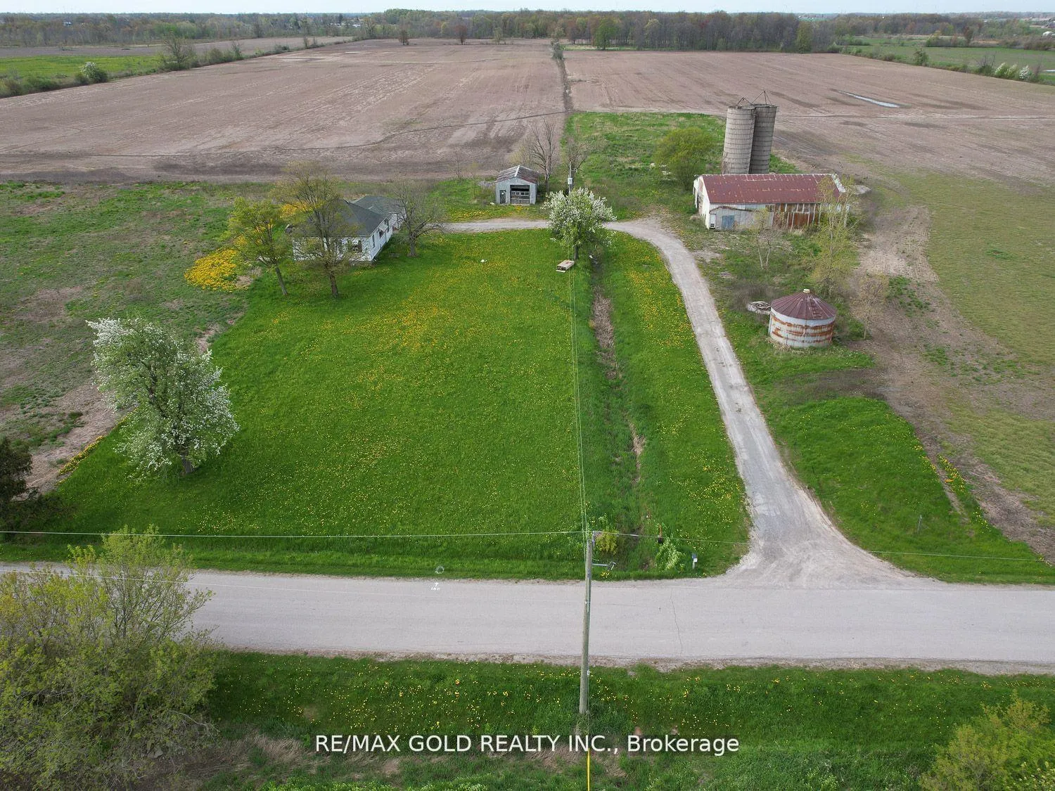 Photo 11 of 705 Kemp Road W, Grimsby, Grimsby Escarpment — HOMEH