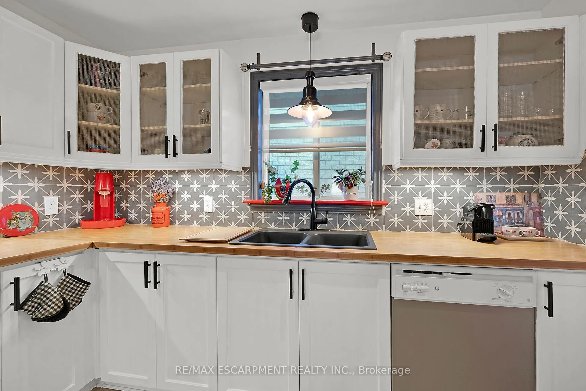 Photo 9 of 115 Provident Way, Hamilton, Mount Hope — HOMEH