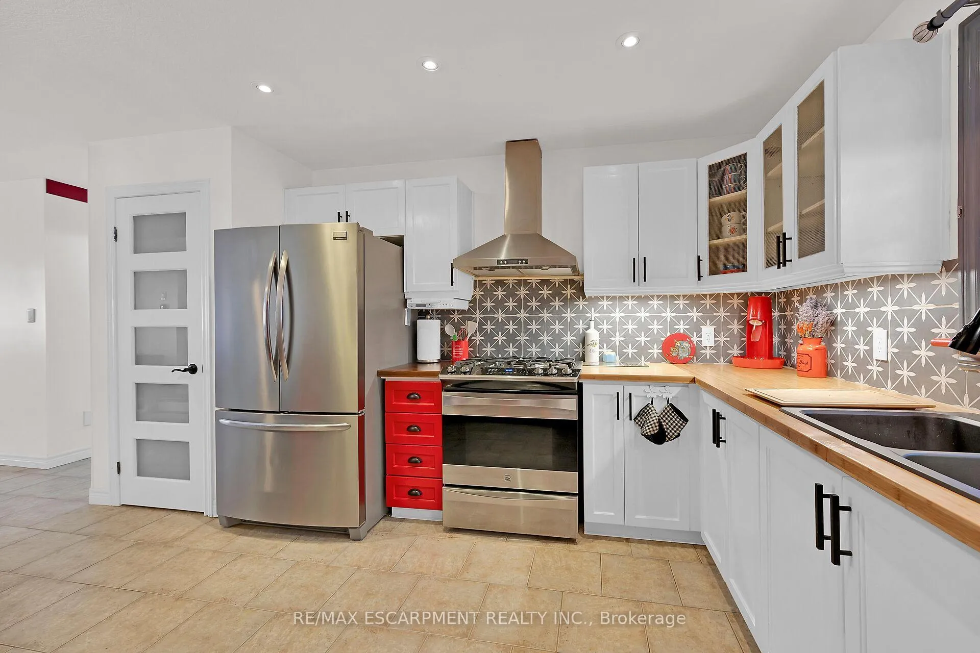 Photo 10 of 115 Provident Way, Hamilton, Mount Hope — HOMEH