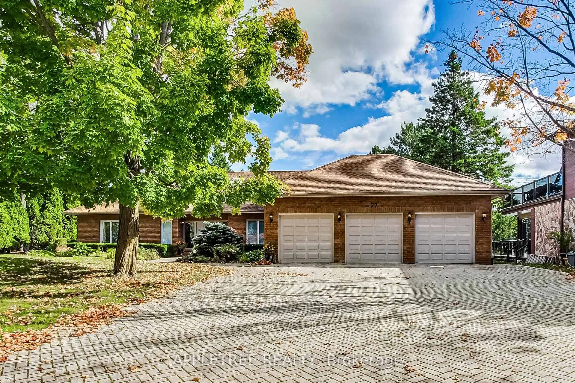 Photo 1 of 57 Carmichael Crescent, King, King City — HOMEH
