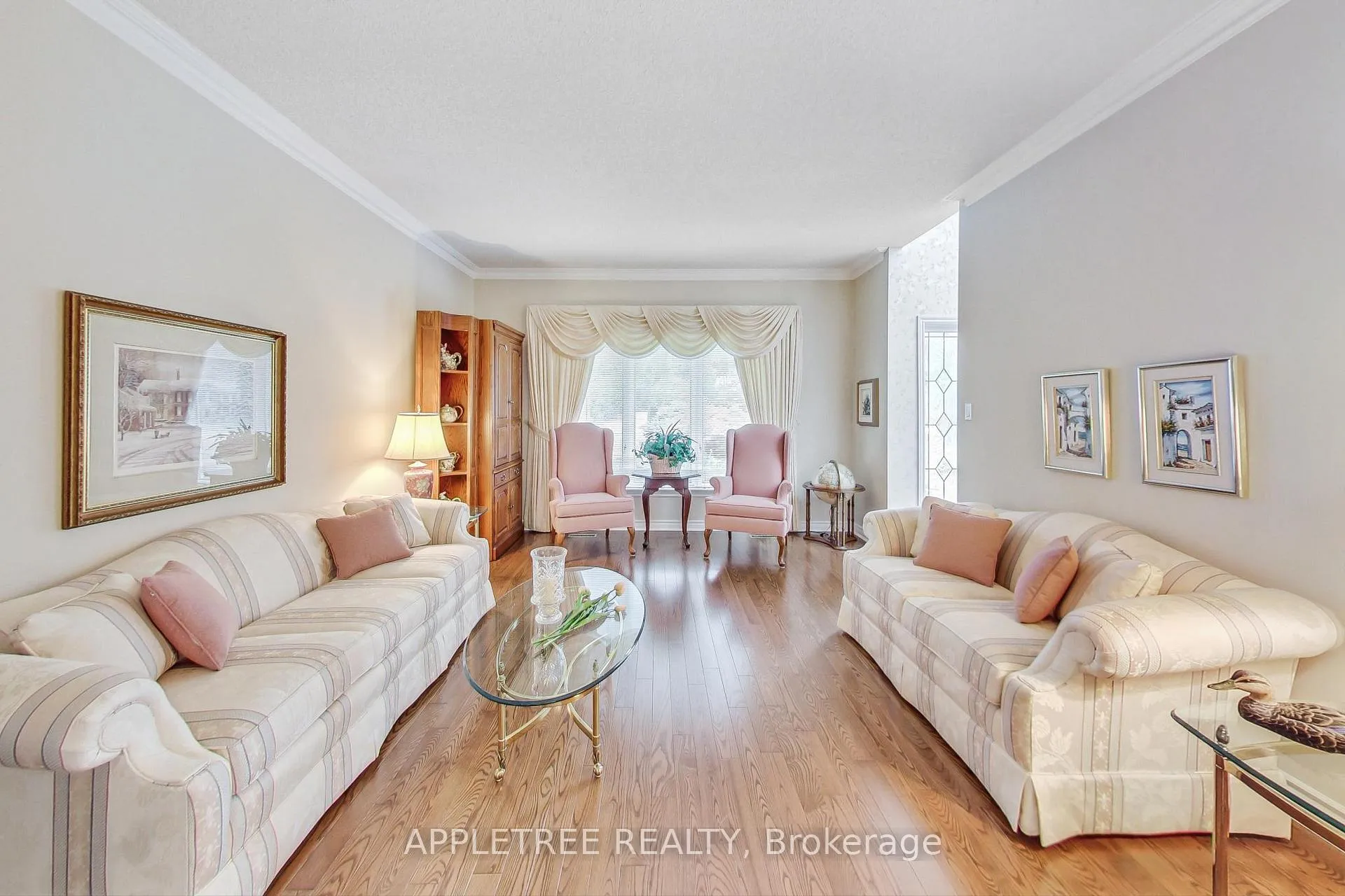 Photo 5 of 57 Carmichael Crescent, King, King City — HOMEH