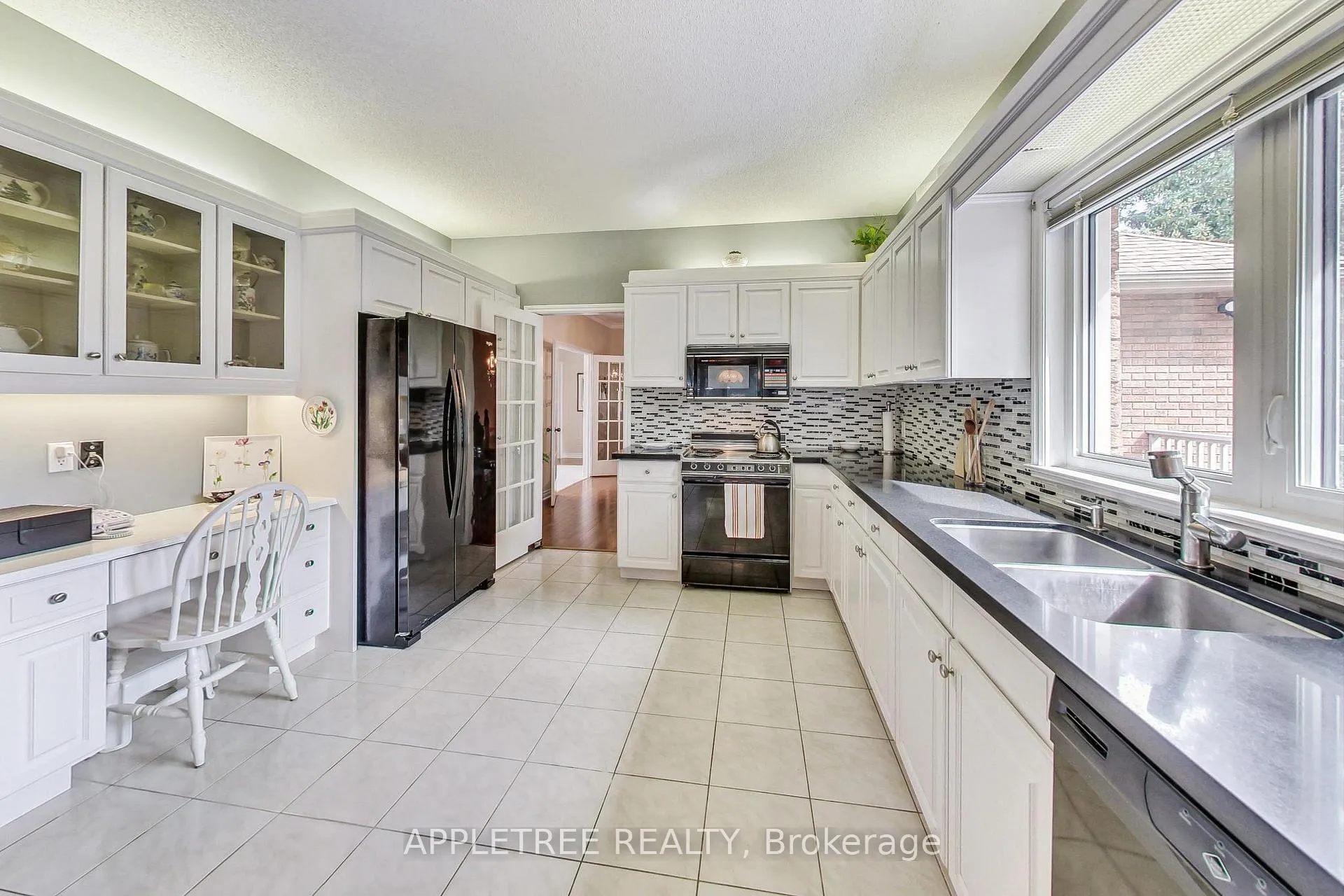 Photo 7 of 57 Carmichael Crescent, King, King City — HOMEH
