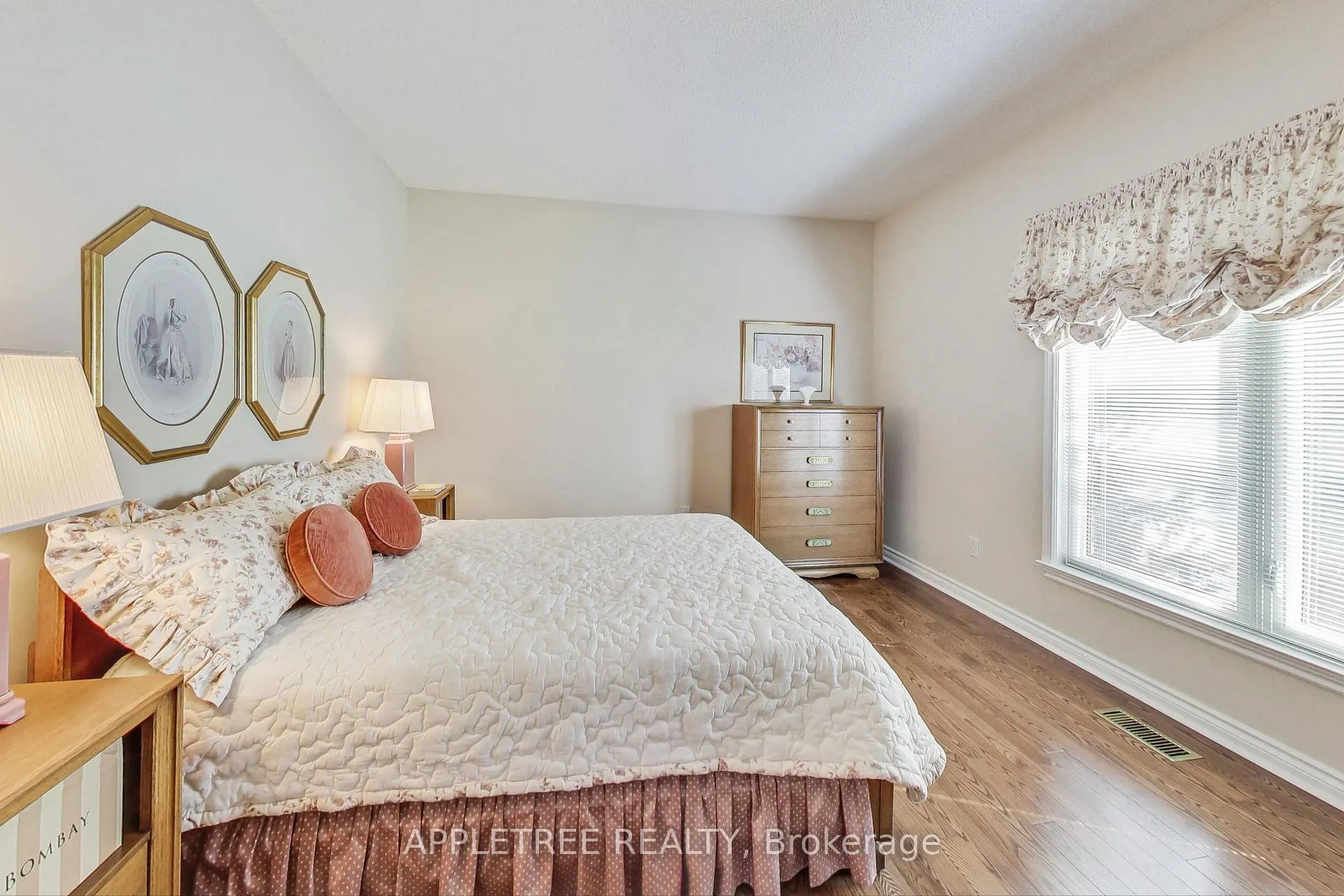 Photo 17 of 57 Carmichael Crescent, King, King City — HOMEH
