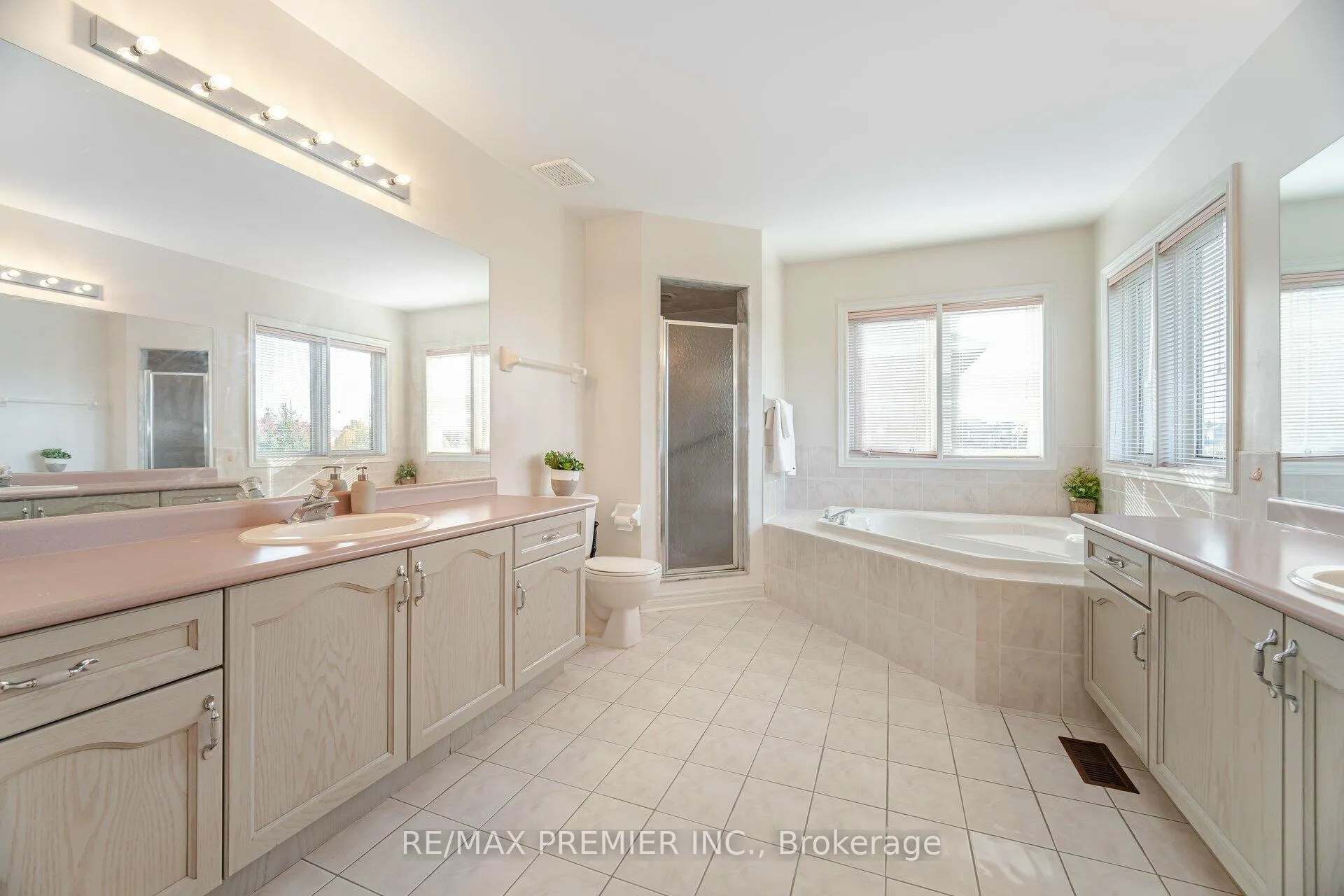 Photo 24 of 350 Calvert Road, Markham, Cachet — HOMEH