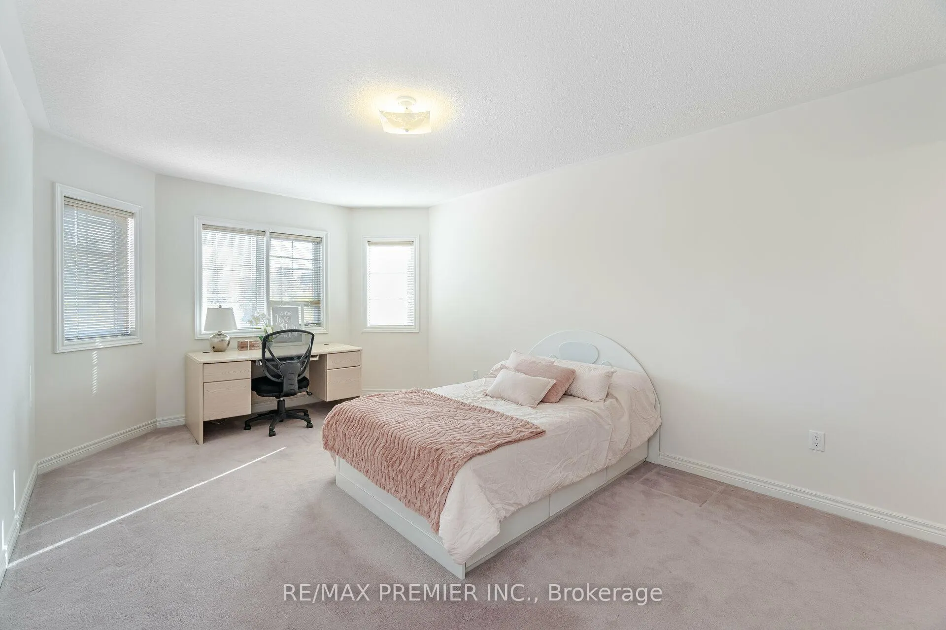 Photo 25 of 350 Calvert Road, Markham, Cachet — HOMEH
