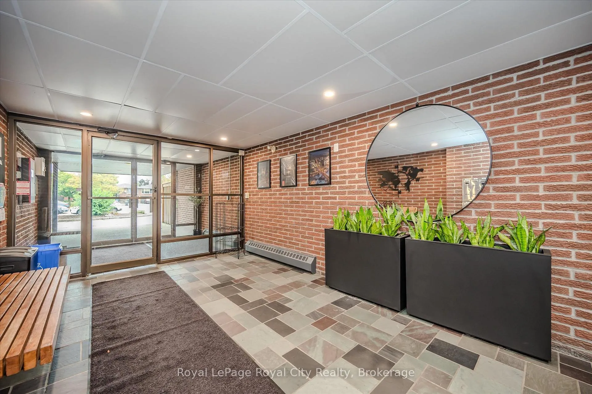 Photo 2 of Unit 24, 63 Conroy Crescent, Guelph, Dovercliffe Park/Old University — HOMEH