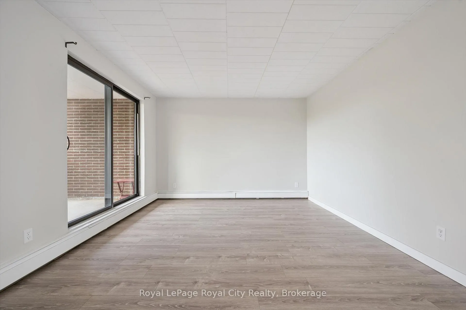 Photo 4 of Unit 24, 63 Conroy Crescent, Guelph, Dovercliffe Park/Old University — HOMEH