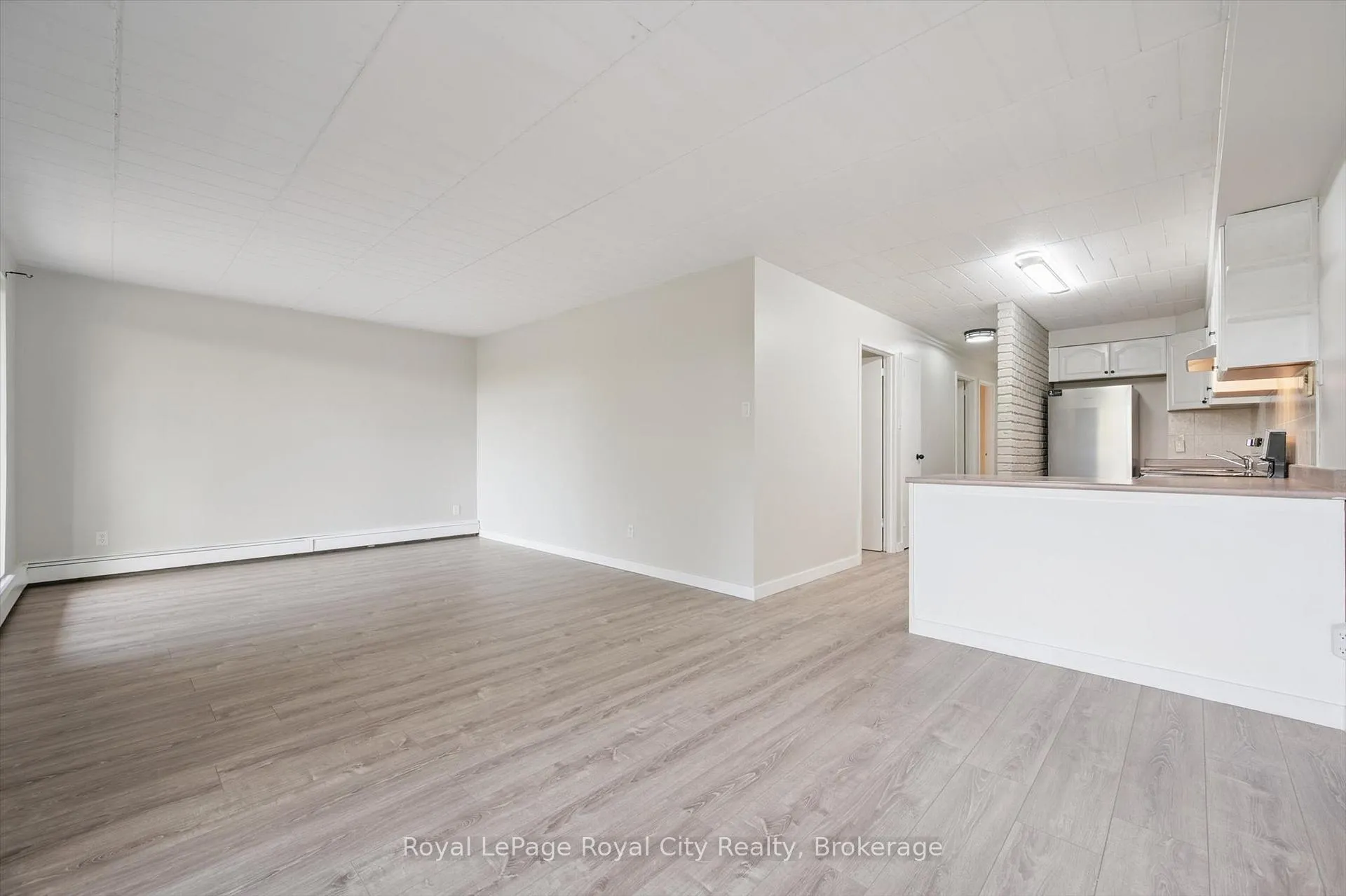 Photo 5 of Unit 24, 63 Conroy Crescent, Guelph, Dovercliffe Park/Old University — HOMEH