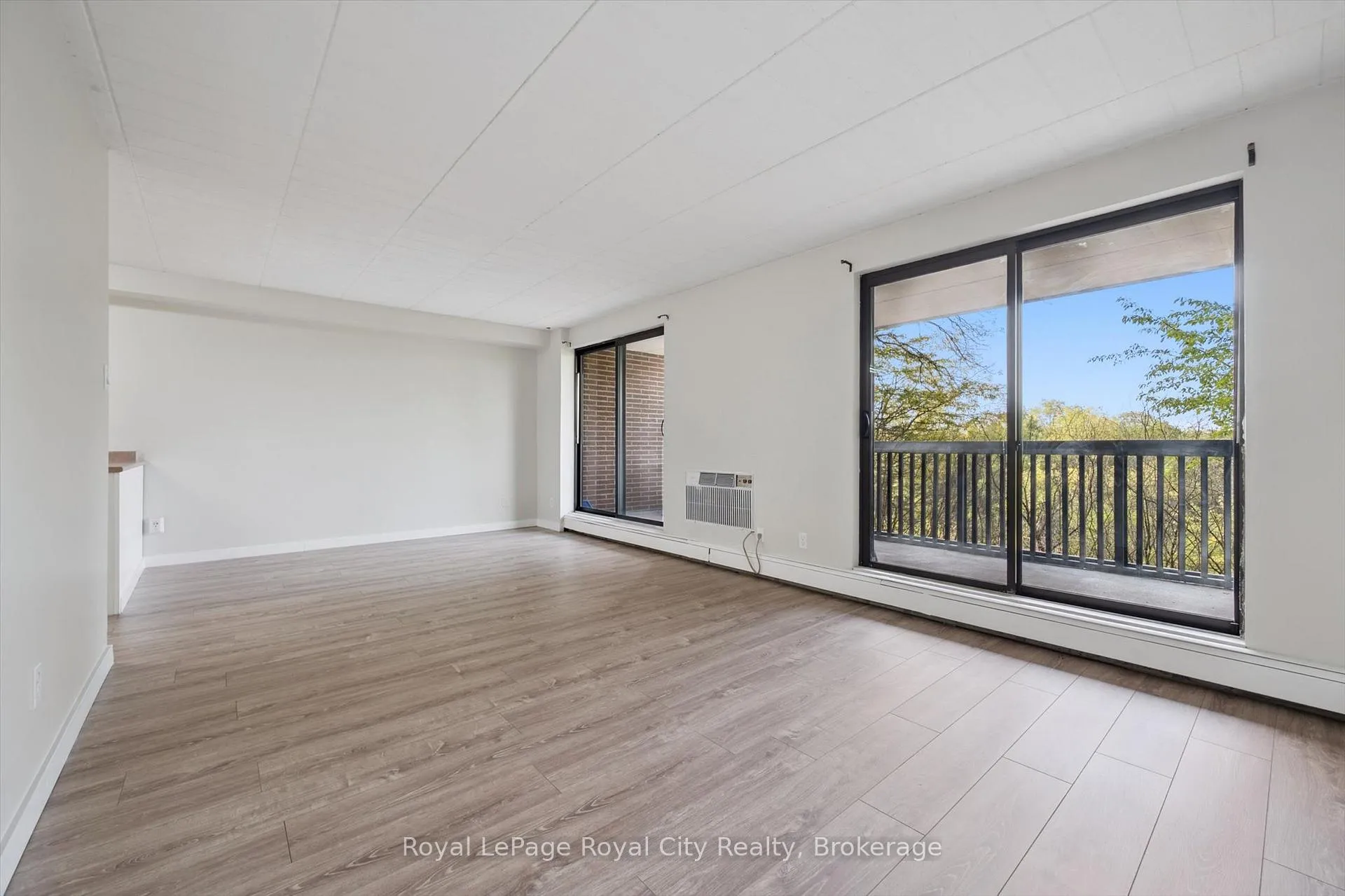 Photo 6 of Unit 24, 63 Conroy Crescent, Guelph, Dovercliffe Park/Old University — HOMEH