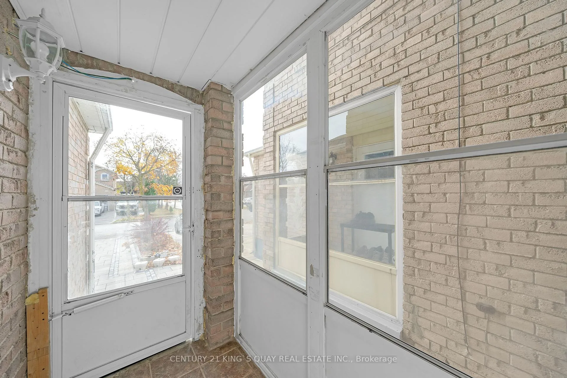 Photo 4 of 54 Mary Pearson Drive, Markham, Middlefield — HOMEH