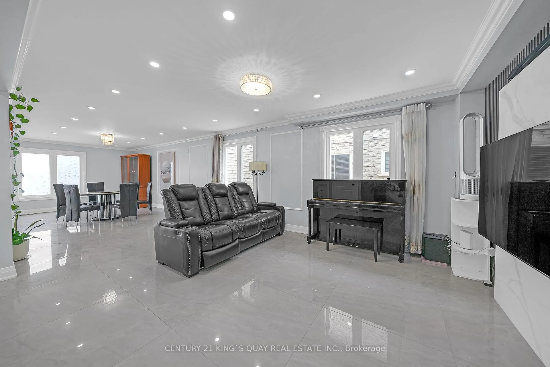 Photo 7 of 54 Mary Pearson Drive, Markham, Middlefield — HOMEH