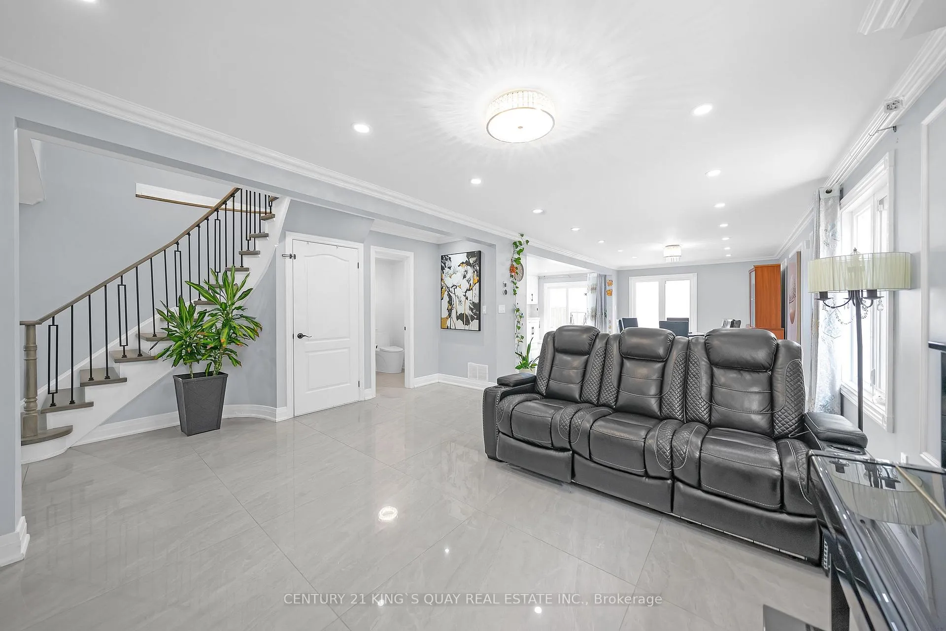 Photo 9 of 54 Mary Pearson Drive, Markham, Middlefield — HOMEH