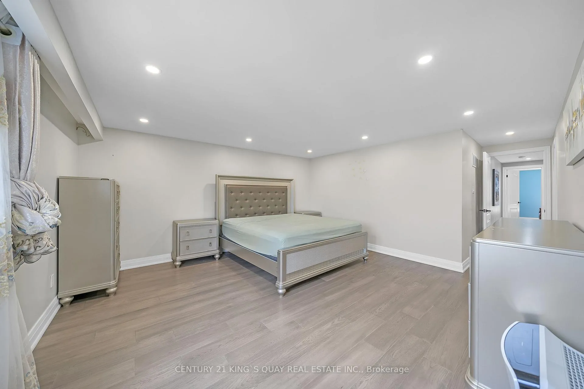 Photo 24 of 54 Mary Pearson Drive, Markham, Middlefield — HOMEH