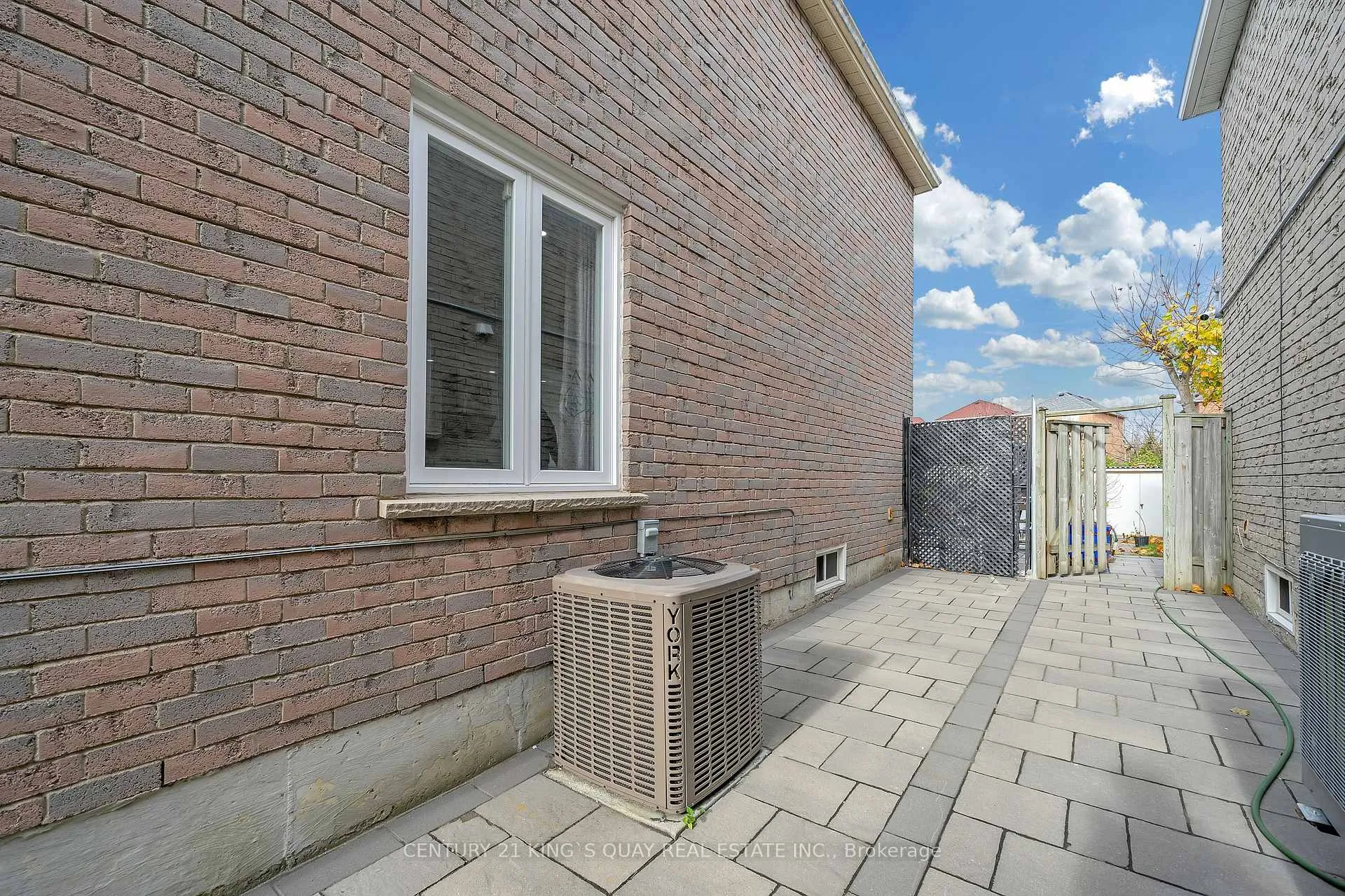 Photo 36 of 54 Mary Pearson Drive, Markham, Middlefield — HOMEH