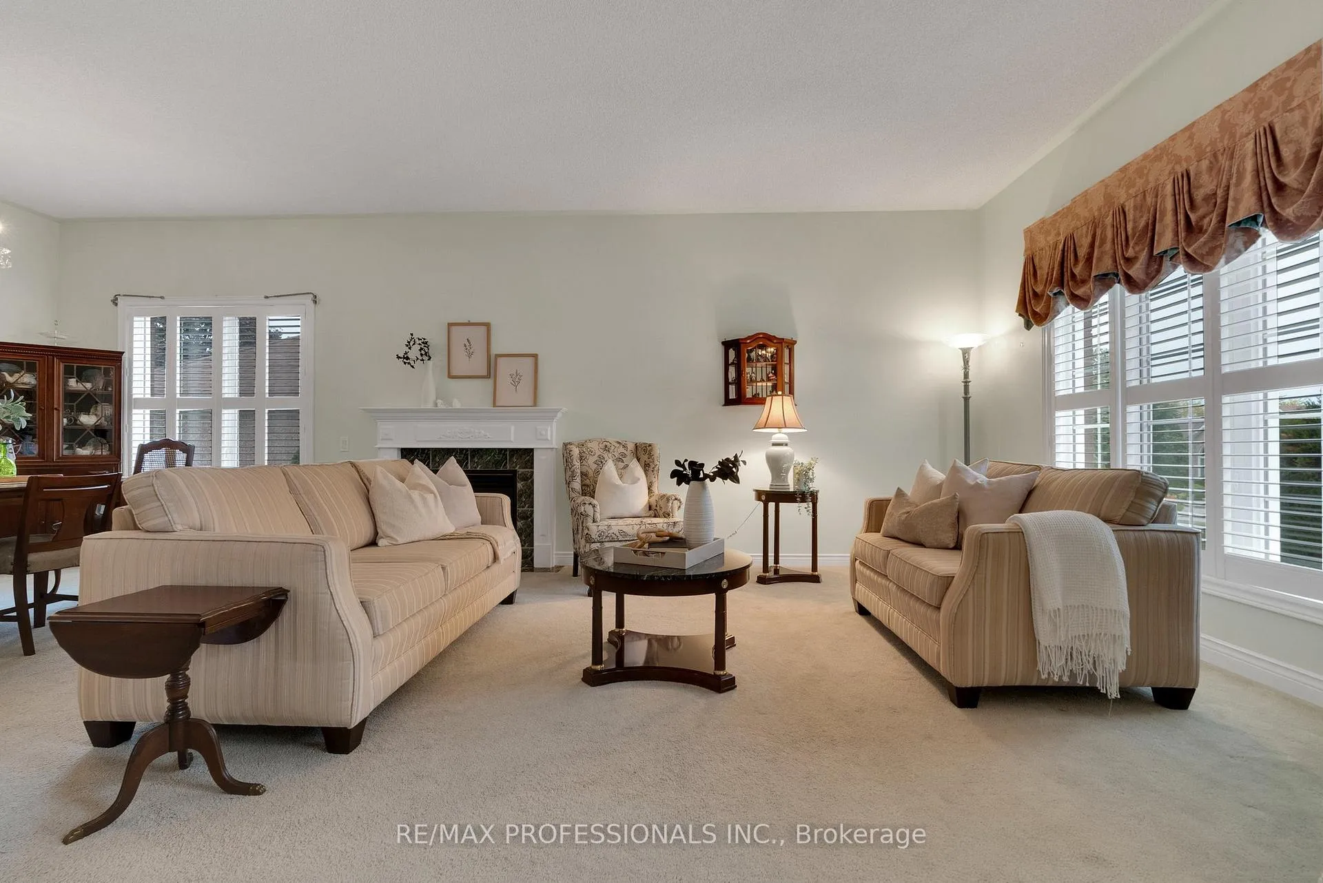 Photo 4 of 71 Country Estates Drive, Scugog, Port Perry — HOMEH