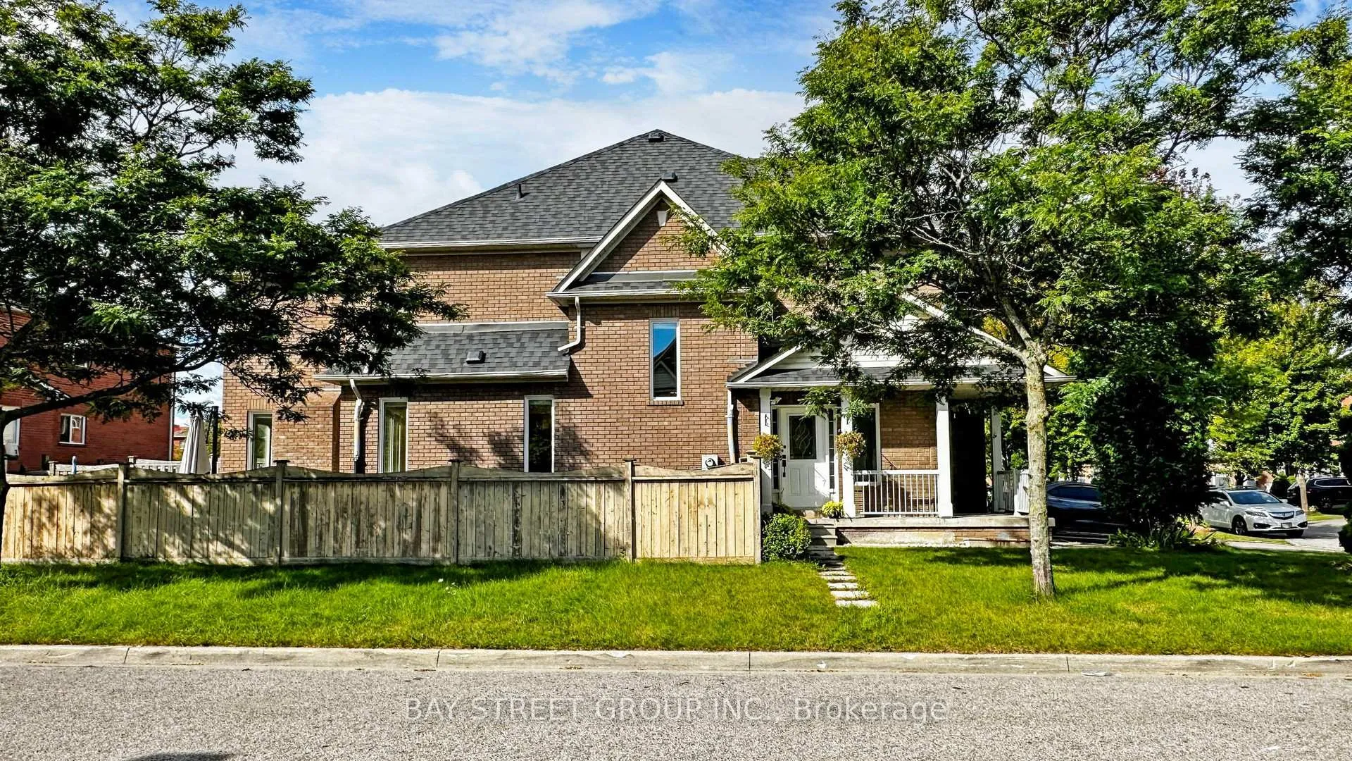 Photo 3 of 27 Boxhill Road, Markham, Milliken Mills East — HOMEH