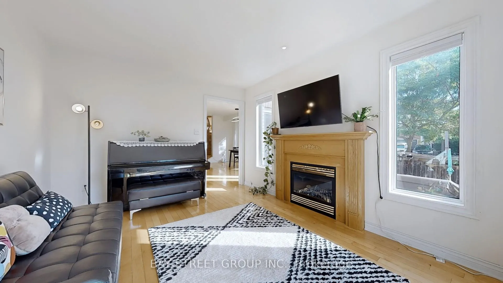 Photo 7 of 27 Boxhill Road, Markham, Milliken Mills East — HOMEH