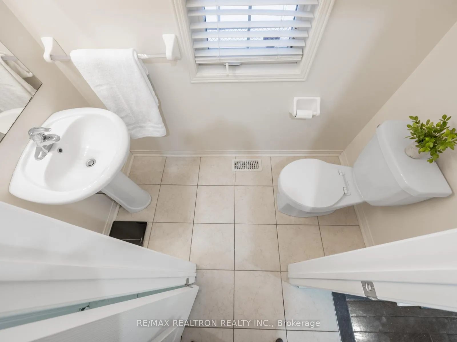 Photo 15 of 178 Angus Drive, Ajax, Central — HOMEH