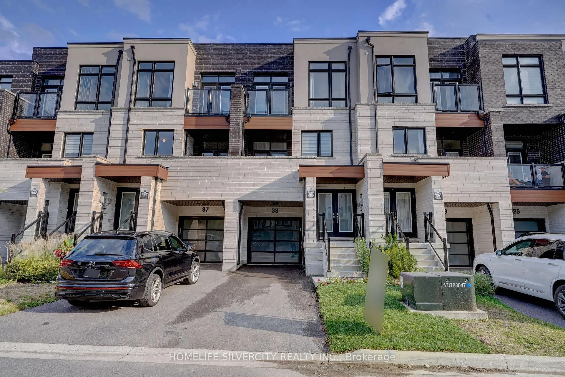 Photo 1 of 33 Golden Trail, Vaughan, Patterson — HOMEH