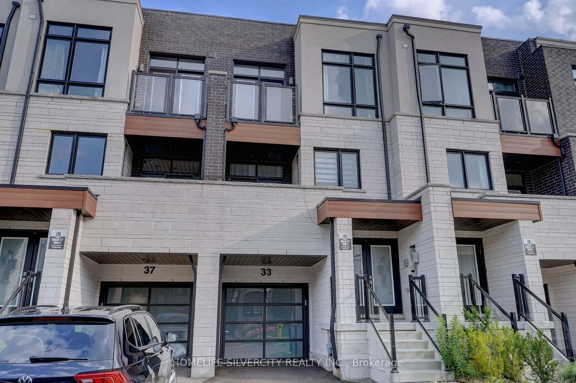 Photo 2 of 33 Golden Trail, Vaughan, Patterson — HOMEH