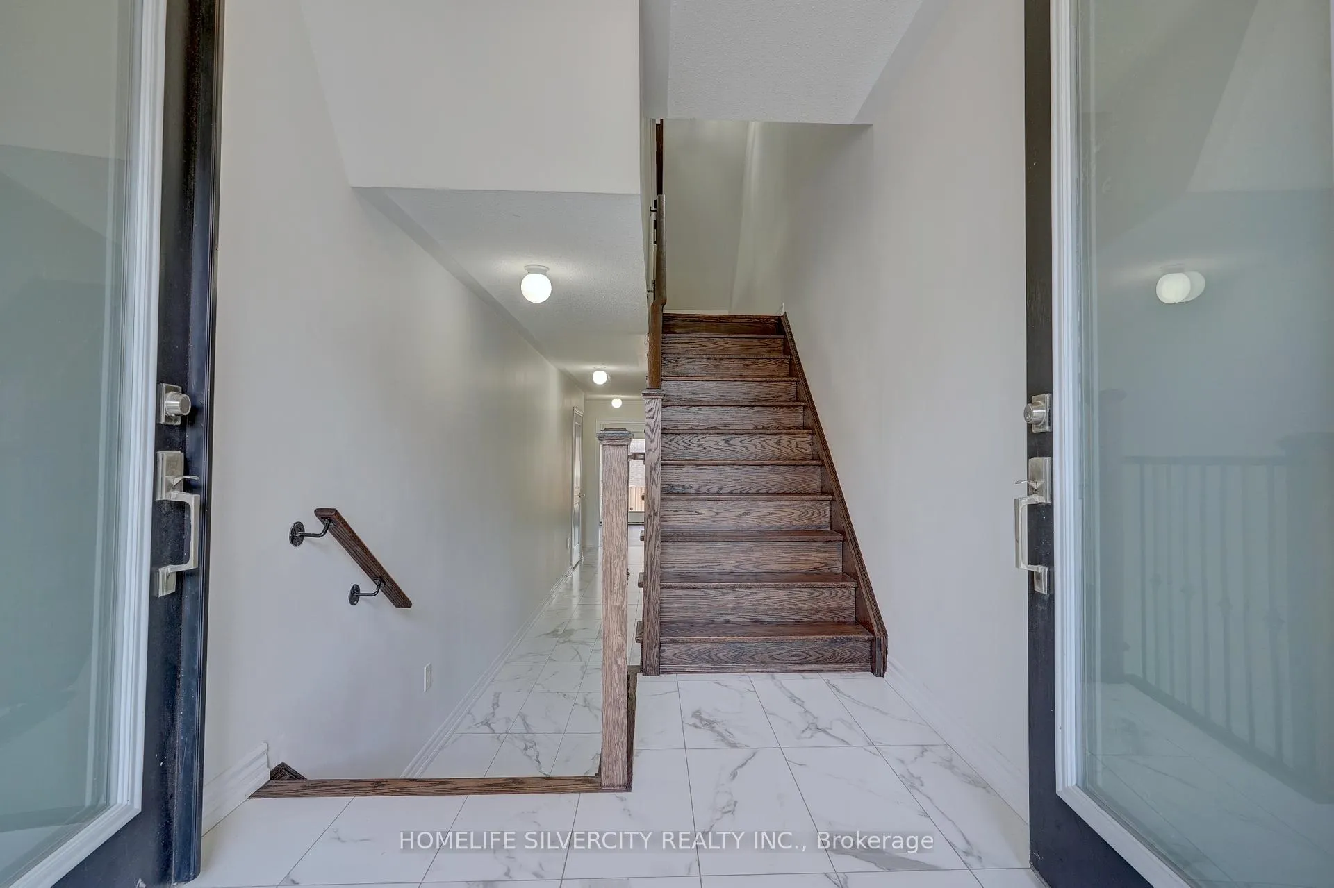 Photo 3 of 33 Golden Trail, Vaughan, Patterson — HOMEH