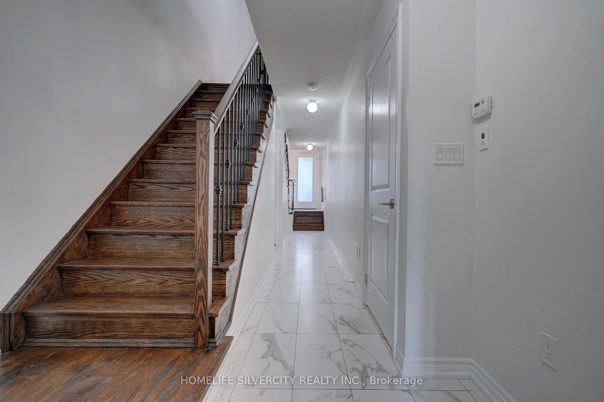 Photo 4 of 33 Golden Trail, Vaughan, Patterson — HOMEH