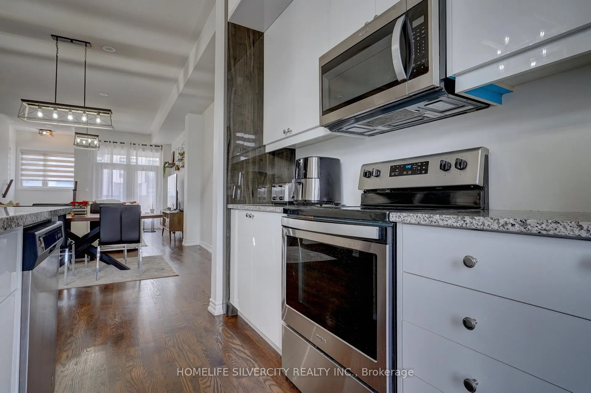 Photo 17 of 33 Golden Trail, Vaughan, Patterson — HOMEH