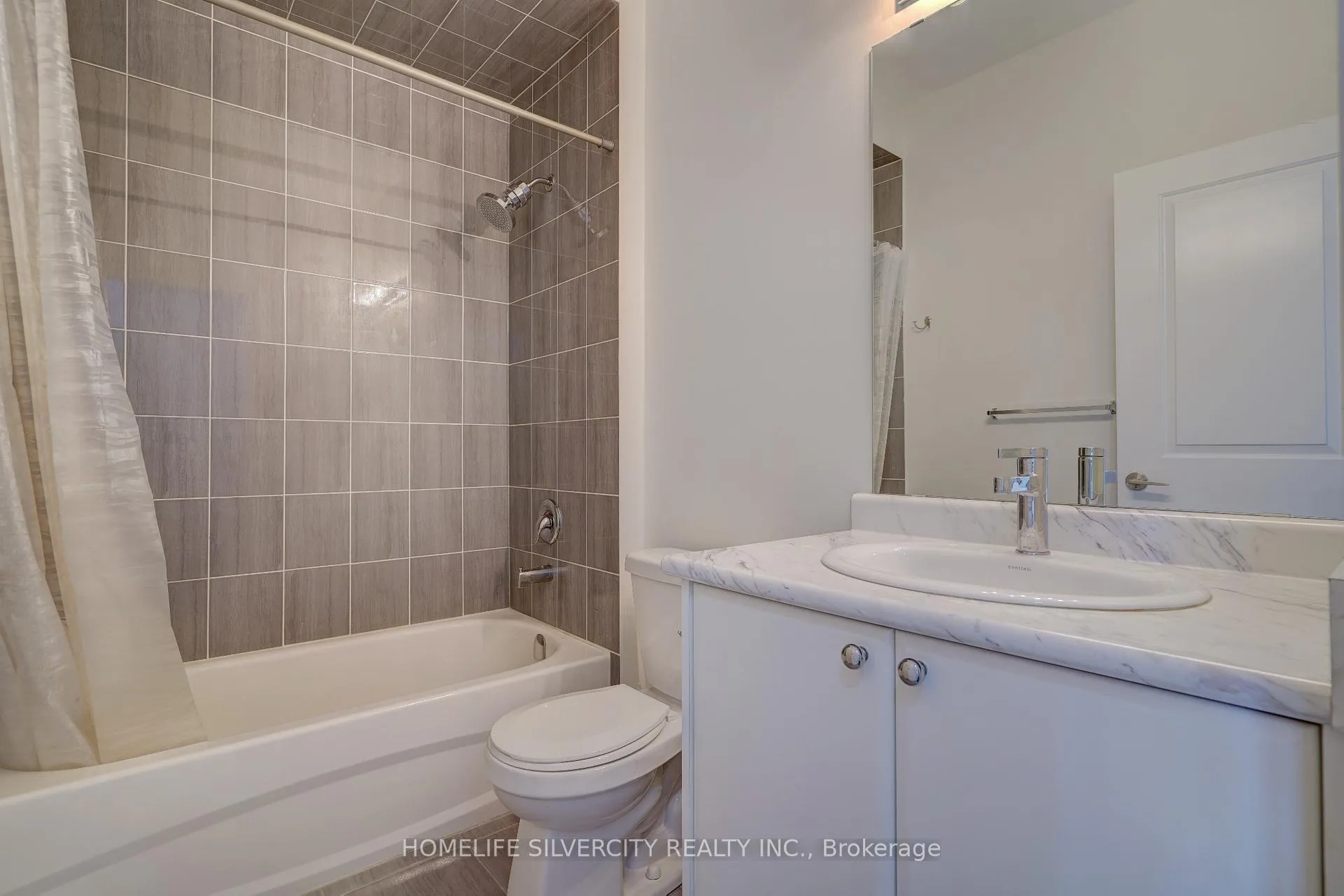 Photo 25 of 33 Golden Trail, Vaughan, Patterson — HOMEH