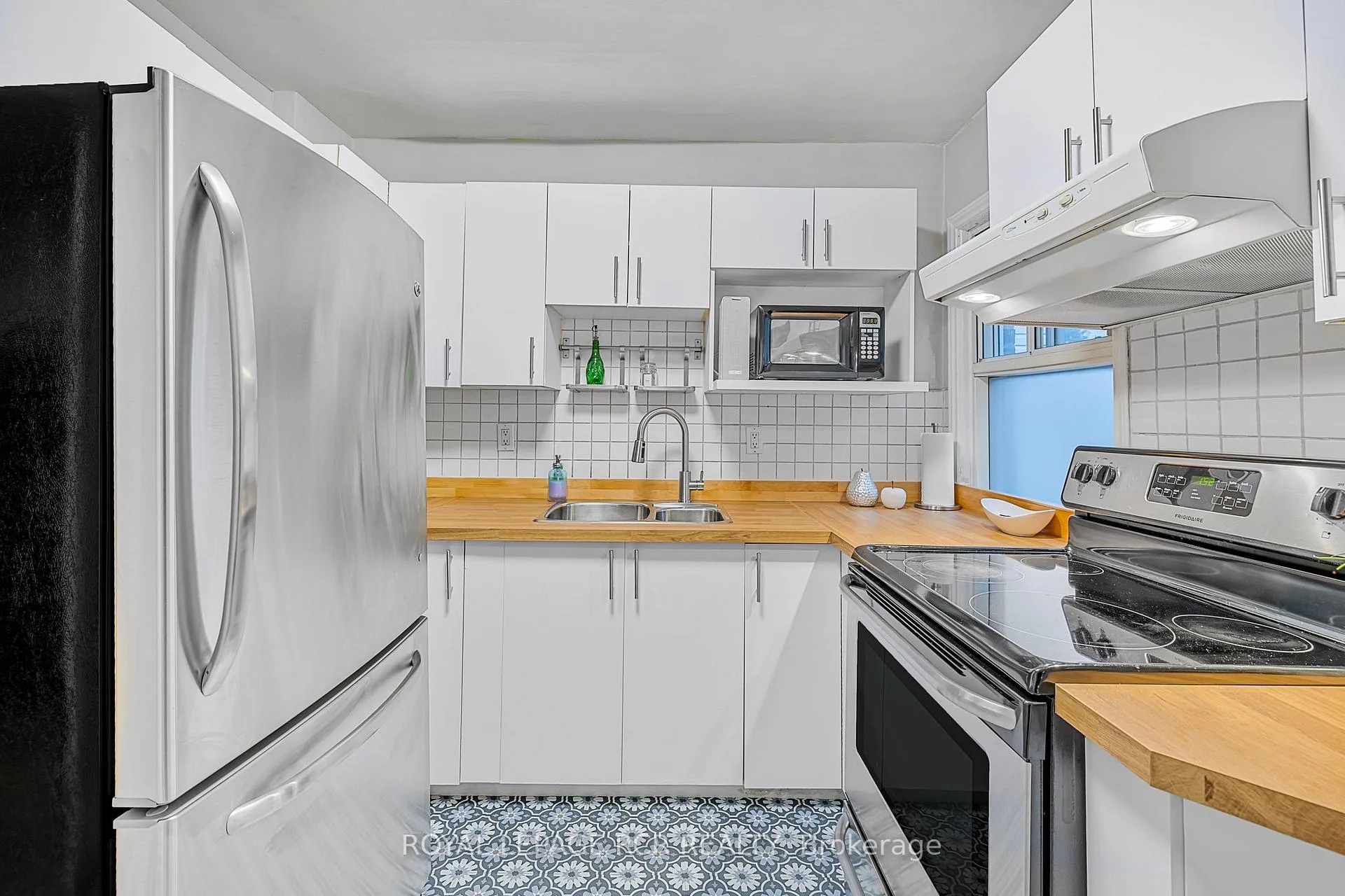 Photo 16 of 391 Kingston Road, Toronto, The Beaches — HOMEH