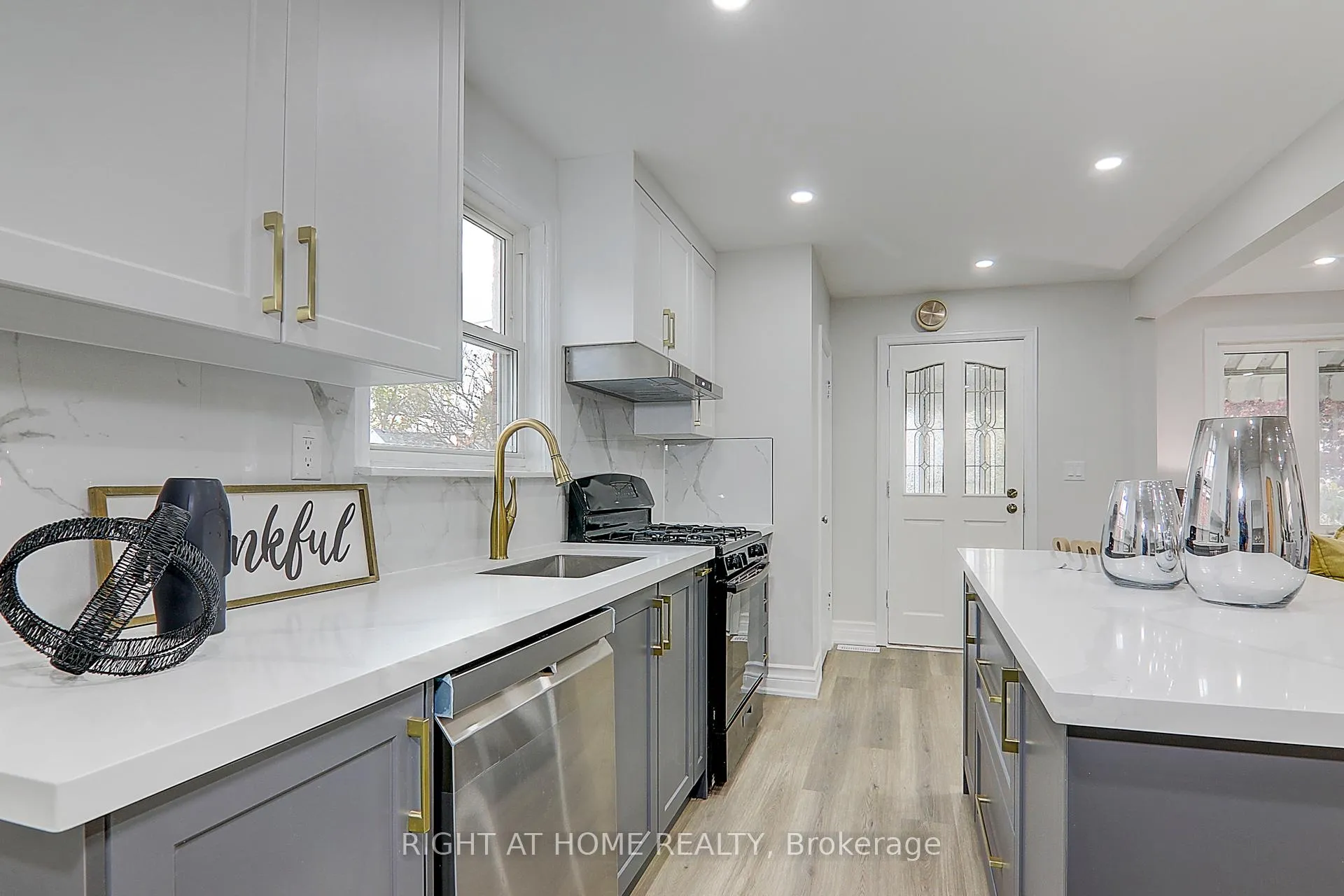 Photo 17 of 19 Stellarton Road, Scarborough, Clairlea-Birchmount — HOMEH