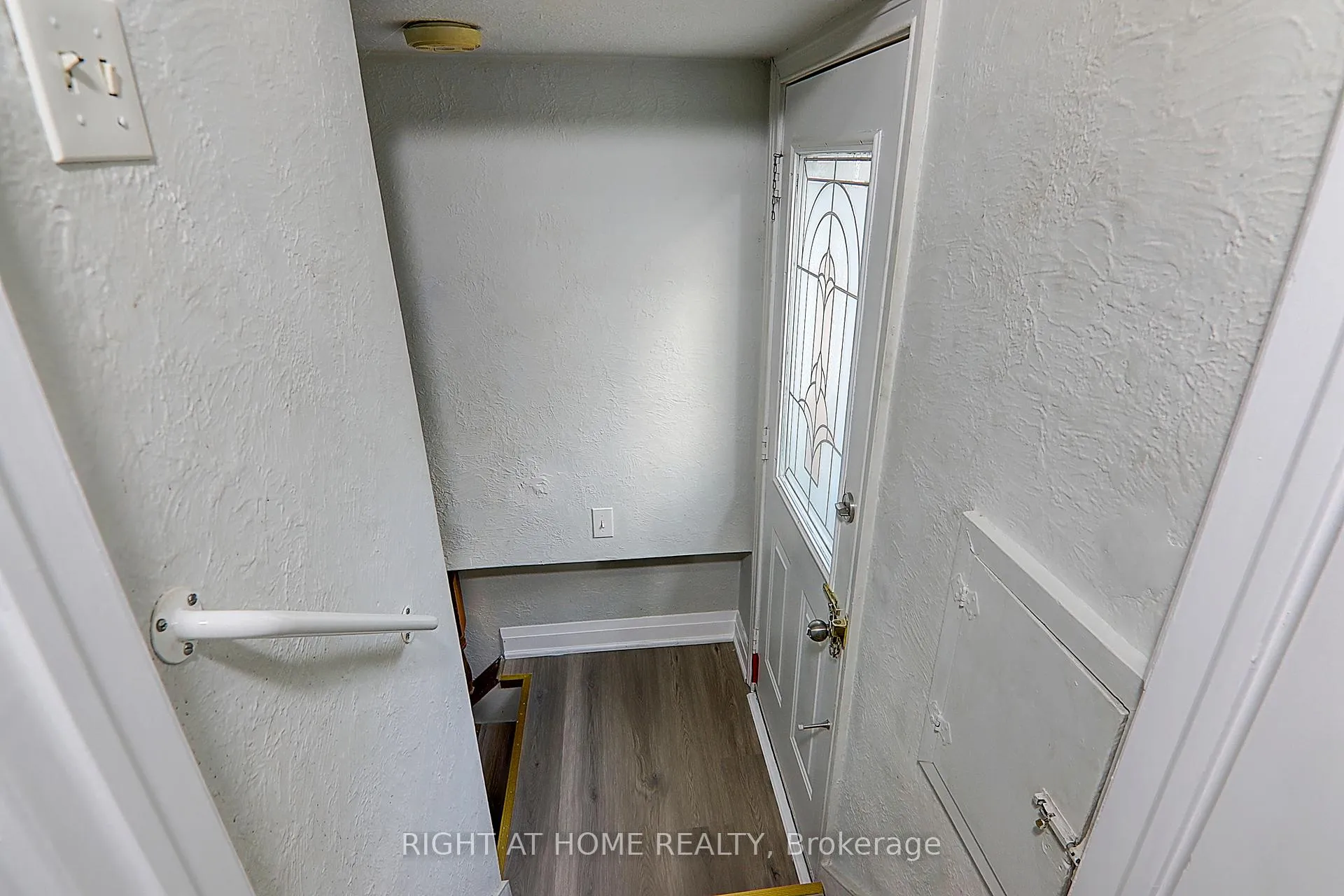 Photo 35 of 19 Stellarton Road, Scarborough, Clairlea-Birchmount — HOMEH