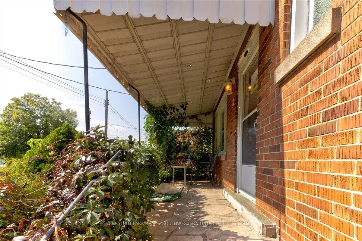 Photo 4 of 8 Onward Avenue, Kitchener, King East — HOMEH