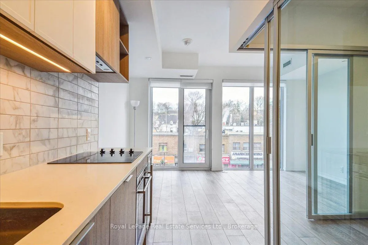 Photo 3 of Unit 327, 2020 Bathurst Street, Toronto, Humewood-Cedarvale — HOMEH