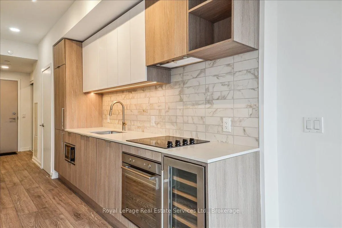 Photo 4 of Unit 327, 2020 Bathurst Street, Toronto, Humewood-Cedarvale — HOMEH