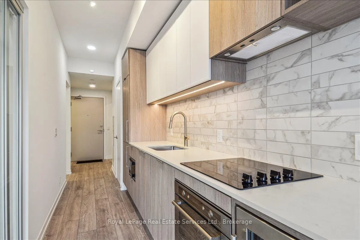 Photo 5 of Unit 327, 2020 Bathurst Street, Toronto, Humewood-Cedarvale — HOMEH
