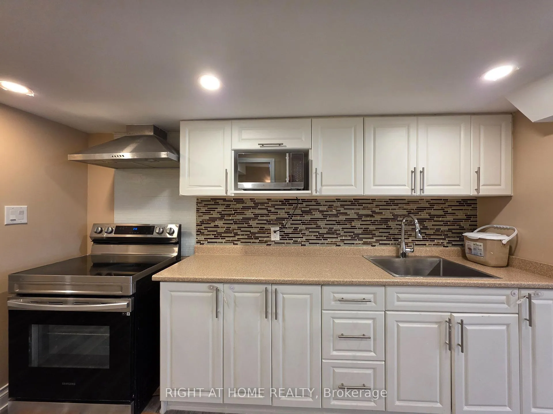 Photo 6 of Unit Lower, 2210 Minsky Place, Oshawa, Windfields — HOMEH