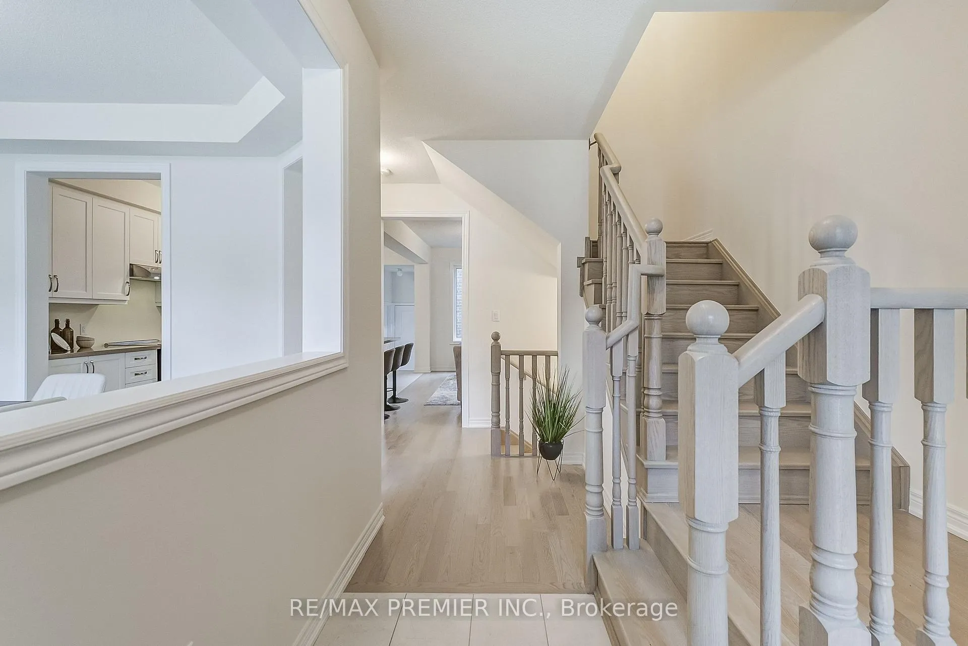 Photo 6 of 305 Coronation Road, Whitby, Rural Whitby — HOMEH