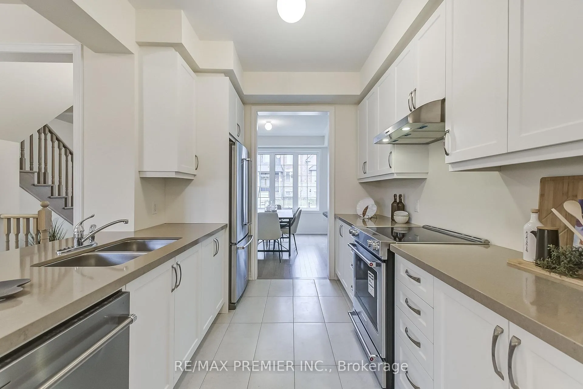 Photo 11 of 305 Coronation Road, Whitby, Rural Whitby — HOMEH