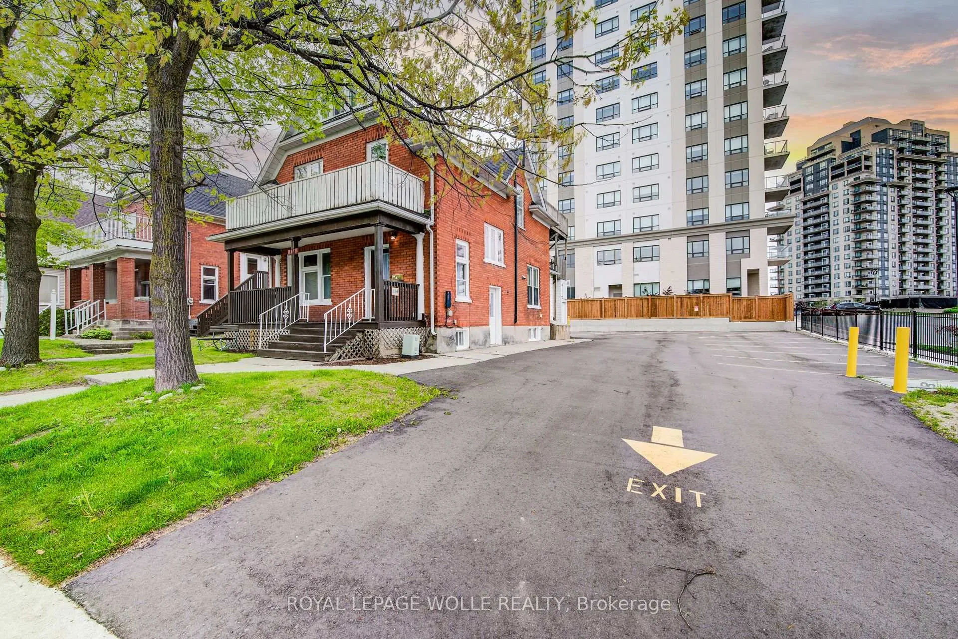 Photo 2 of 114 Erb Street W, Waterloo — HOMEH