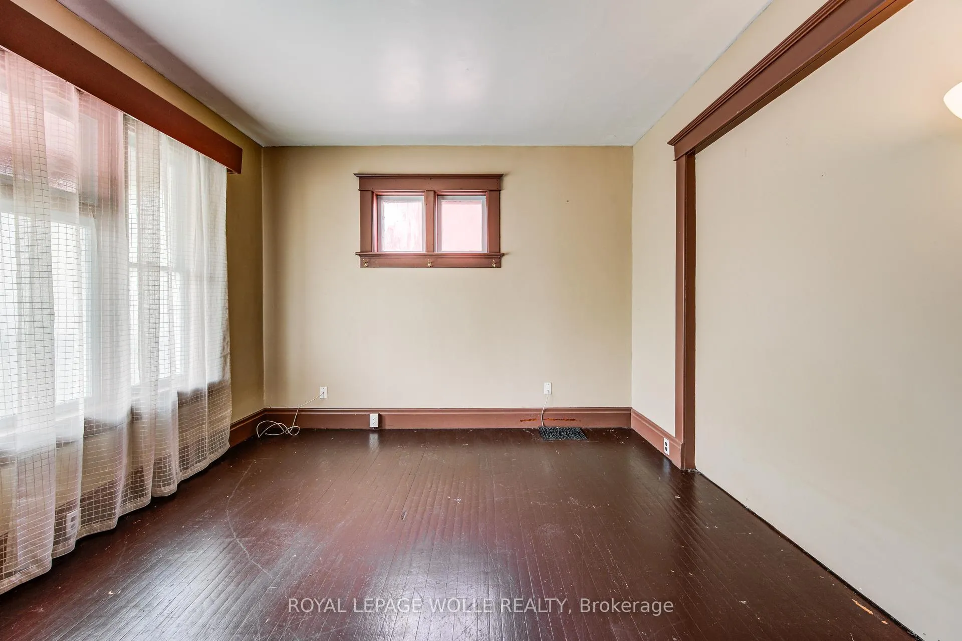 Photo 4 of 114 Erb Street W, Waterloo — HOMEH