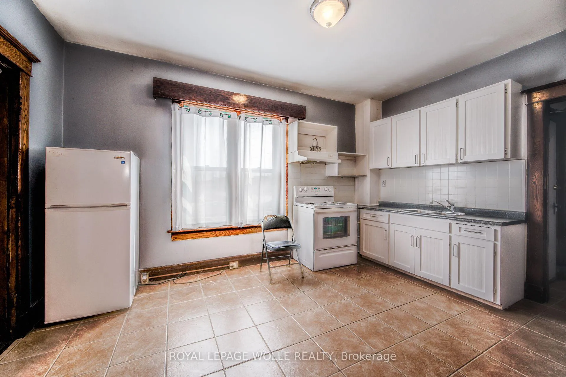Photo 8 of 114 Erb Street W, Waterloo — HOMEH