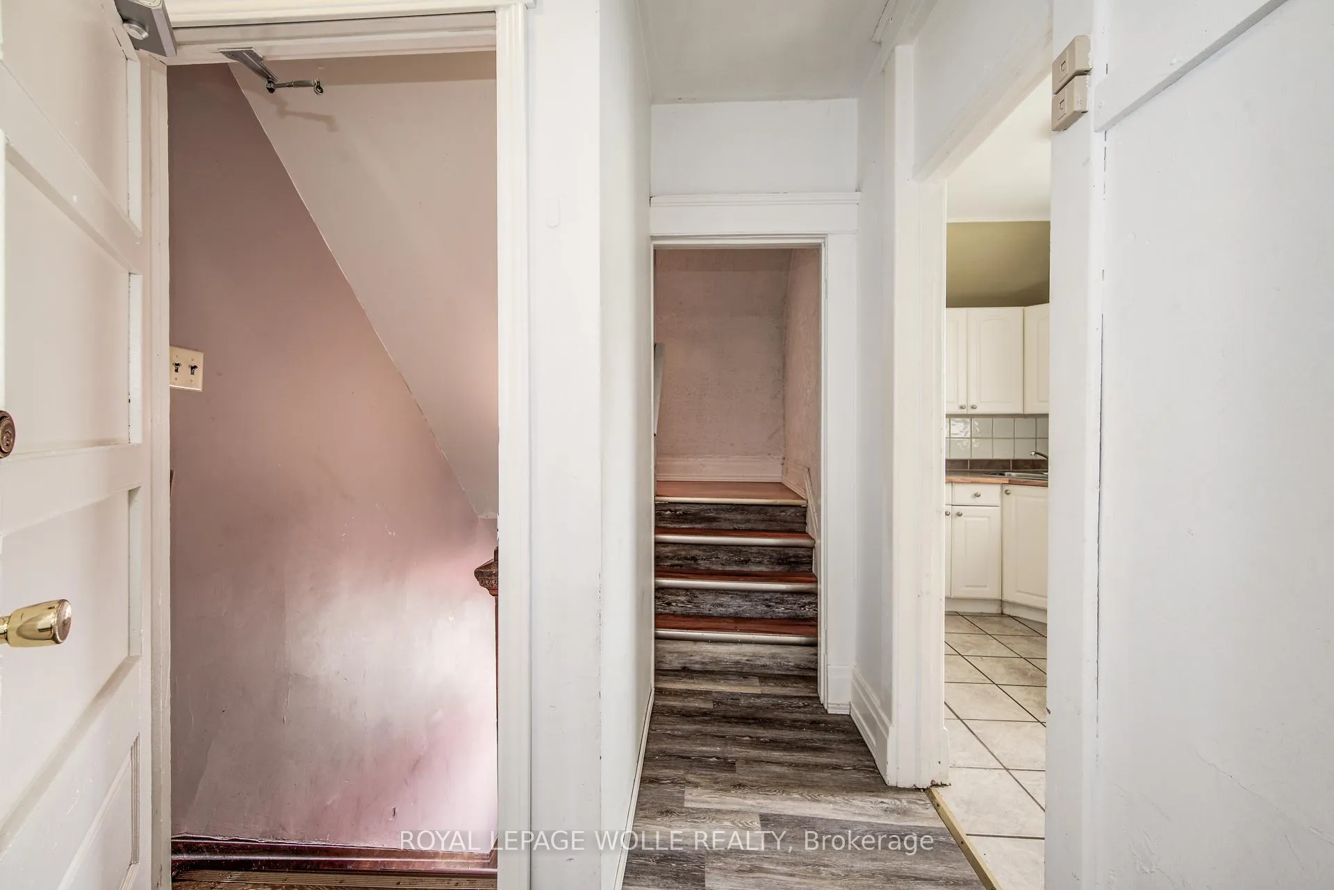 Photo 16 of 114 Erb Street W, Waterloo — HOMEH
