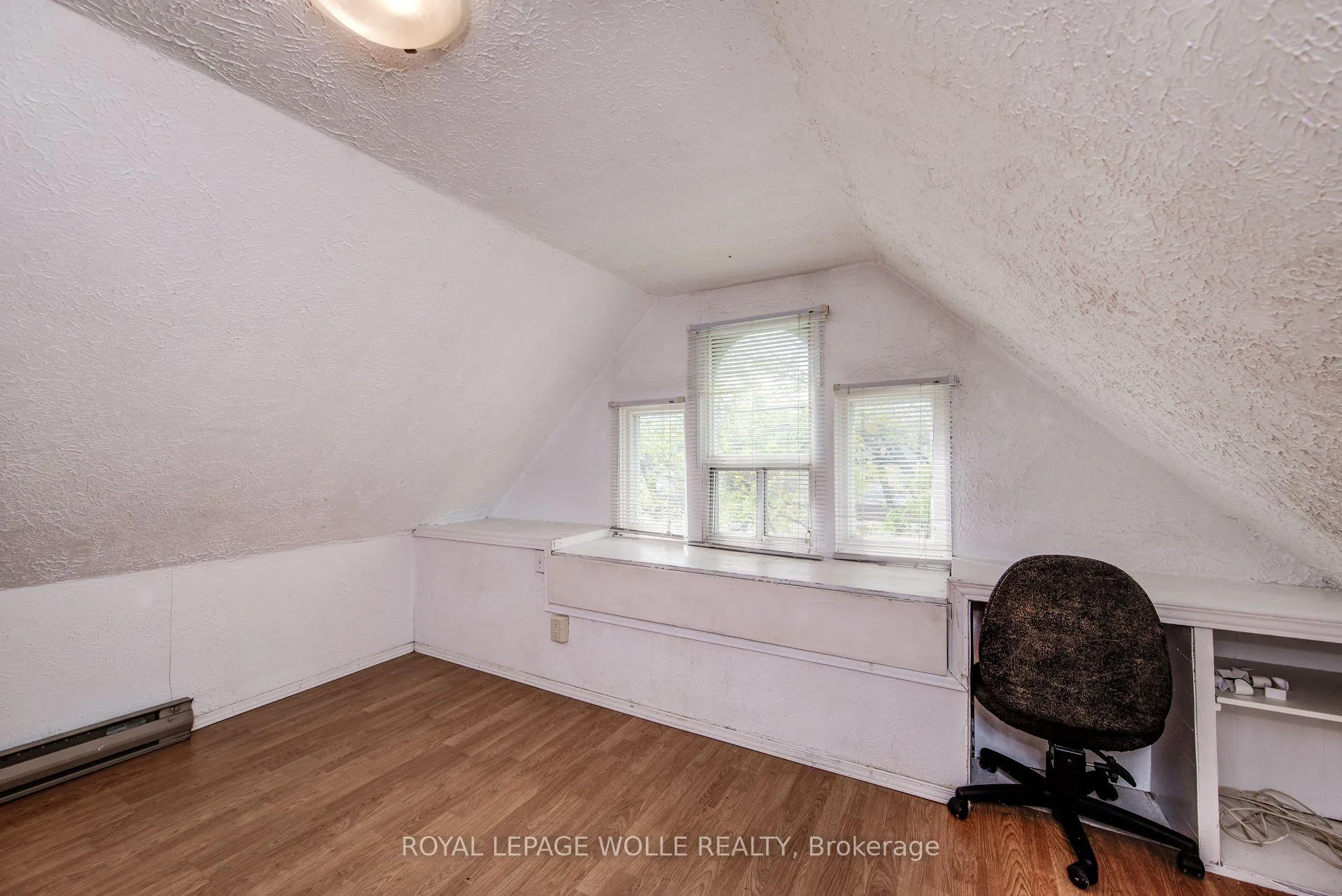 Photo 18 of 114 Erb Street W, Waterloo — HOMEH