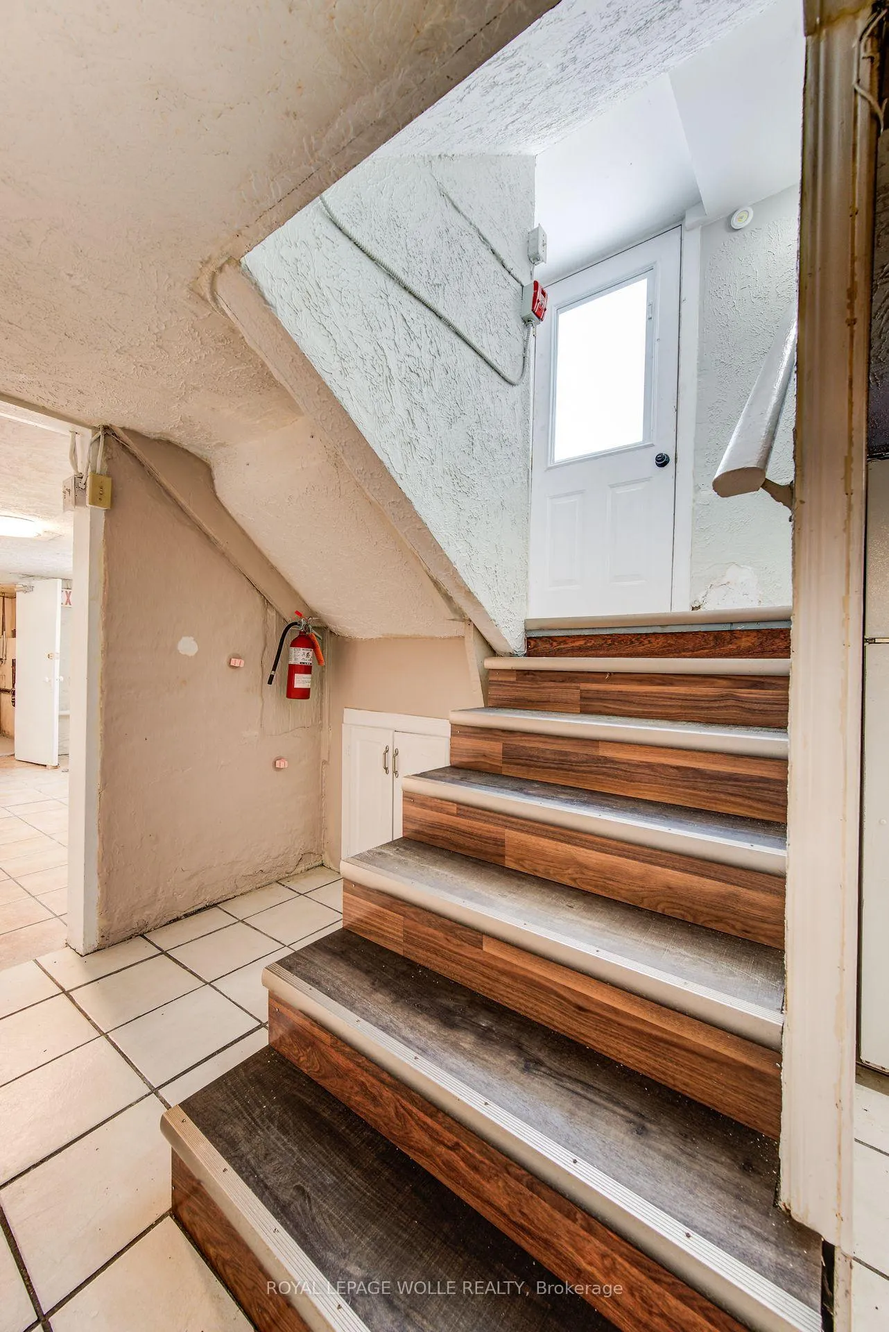 Photo 23 of 114 Erb Street W, Waterloo — HOMEH