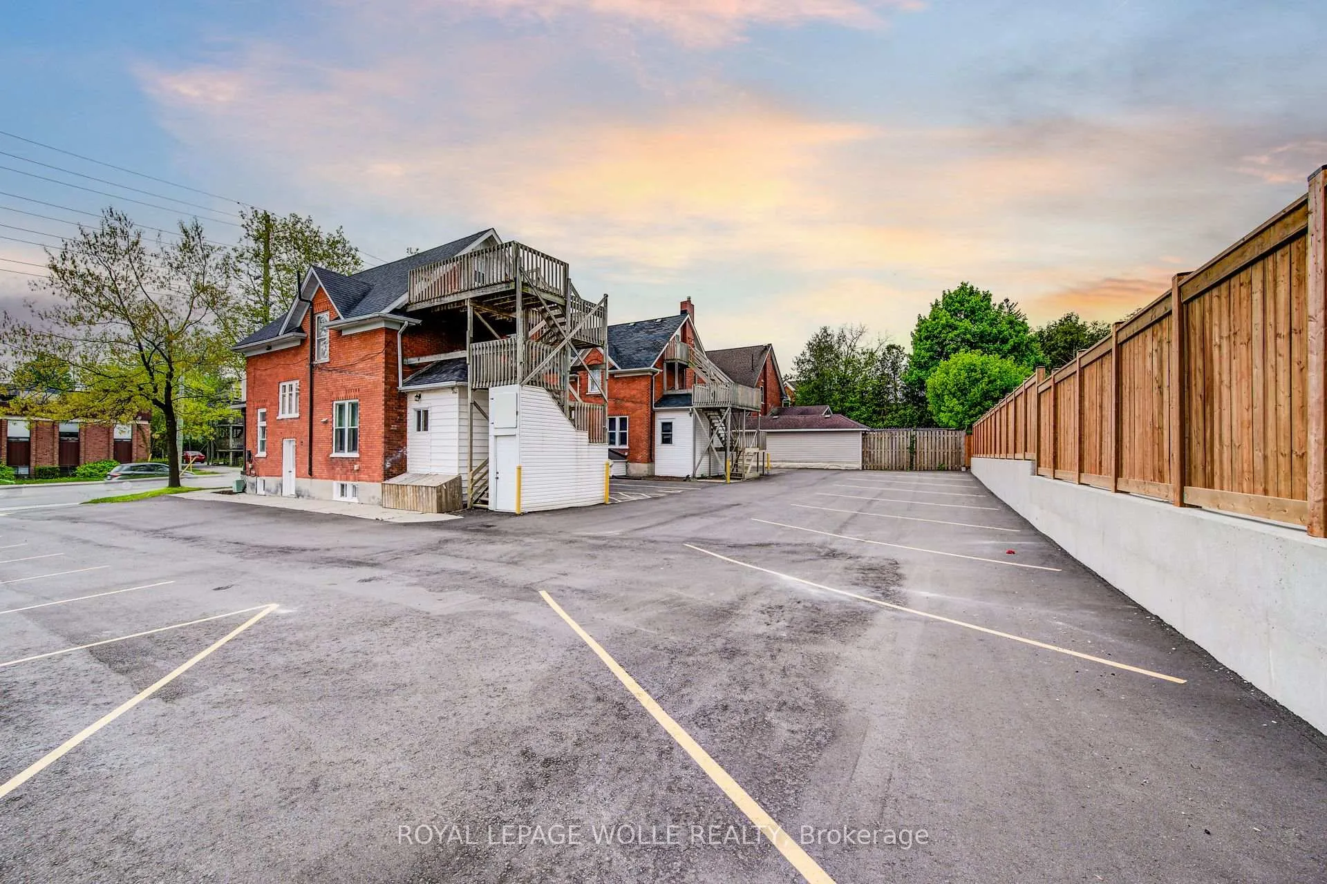 Photo 34 of 114 Erb Street W, Waterloo — HOMEH